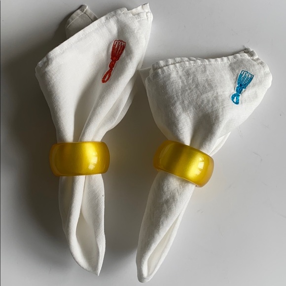 Set of 4 Linen Napkins & Napkin Rings - Picture 3 of 16